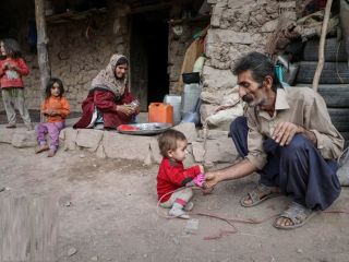 (تصاویر) خانواده ۱۸ نفره آقای حیدری!