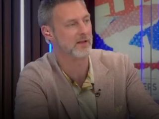 مجری شبکه بریتانیایی جی‌بی‌نیوز: انقلاب ایران هشداری است برای بریتانیا که به کدام سمت نرود