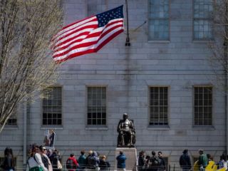 دولت ترامپ مجوز هاروارد برای پذیرش دانشجویان خارجی را لغو کرد؛ دانشگاه شکایت کرد