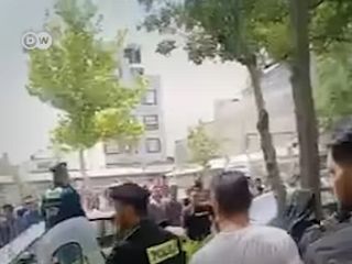 خشونت نیروی انتظامی علیه نانوایان معترض در مشهد