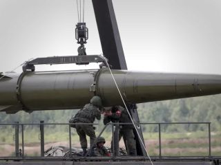 روسیه با موشک «اسکندر»،  ۱۰۰ محموله تسلیحاتی را در جنوب اوکراین هدف قرار داد