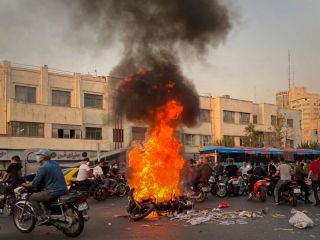 جدال سپاهی‌ها بر سر معامله با آمریکا؛ کارزار مشترک علیه نتانیاهو، پهلوی، اعتصاب‌ کامیونداران و اعتراضات
