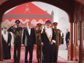 استقبال سلطان عمان از پزشکیان در مسقط