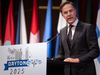 دبیرکل ناتو: ایران از روسیه بابت ایجاد بی‌ثباتی در خاورمیانه پول می‌گیرد