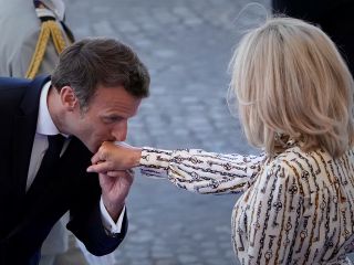 واکنش ماکرون به ویدئوی پرحاشیه: یک کل‌کل ساده بود اما برخی فکر می‌کنند وسط دعوای زن و شوهری‌ام