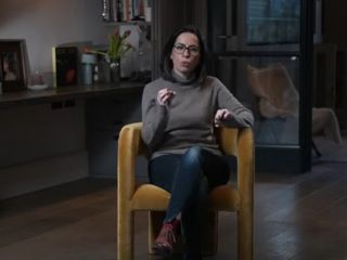 آیا ایستادن زیاد باعث واریس می‌شود؟ آیا روی هم انداختن پاها باعث واریس می‌شود؟