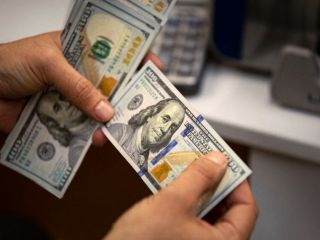 «ویزا» و «مستر کارت»؛ ترفند گروه‌های عراقی تحت حمایت ایران برای دستیابی به دلار