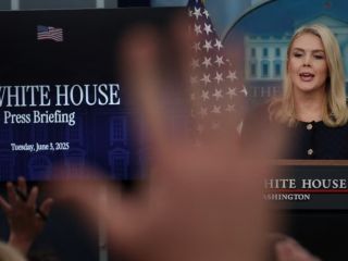 سخنگوی کاخ سفید: اگر ایران پیشنهاد آمریکا را نپذیرد، باید منتظر عواقب جدی باشد