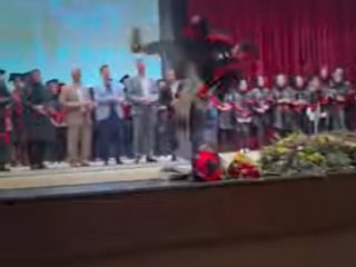 خوشحالی عجیب یک دانشجو در مراسم فارغ التحصیلی‌اش