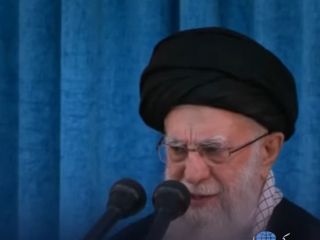 خامنه‌ای: صهیون‌ها و آمریکا بدانند در مورد صنعت هسته‌ای ما هیچ غلطی نمی‌توانند بکنند!