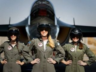 شعر طنز «فرمانده کل قوا کو؟» + عکسهای طنزآمیز کاربران شبکه‌های اجتماعی از داخل و خارج ایران