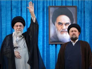 چرا خامنه‌ای مکررا درباره بازگشت سلطنت هشدار می‌دهد؟