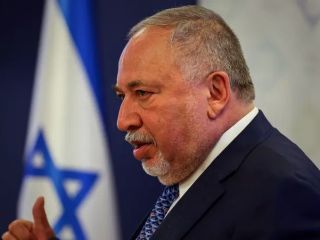 لیبرمن، اسرائیل را به مسلح‌سازی شبه‌نظامیان در غزه متهم کرد