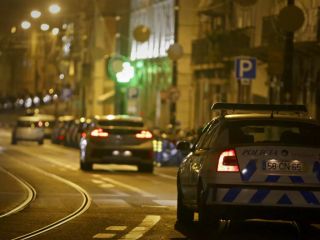 ۴ مرد نقابدار یک میلیون یورو ساعت و جواهر را دزدیده و با اسکوتر فرار کردند