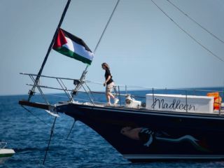 وزیر دفاع اسرائیل: به ارتش دستور داده‌ام قایق حامل فعالان به غزه را متوقف کند