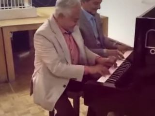 ویدیوی جالبی از همنوازی برادران روحانی (شهرداد و انوشیروان) با یک پیانو