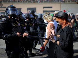 فرماندار کالیفرنیا: ترامپ «دیکتاتور» است، نه رئیس‌جمهور!