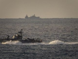 اسرائیل برای نخستین بار از دریا به بنادر حوثی‌های یمن حمله کرد