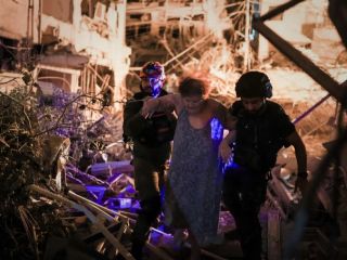 افزایش تلفات در بات‌یام اسرائیل؛ ۴ کشته و ۱۹۵ مجروح در حمله موشکی حکومت ایران