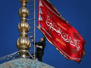 چرا پرچم سرخ برای «انتقام» بر فراز مسجد جمکران در قم برافراشته شد؟