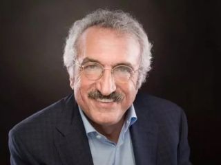 عباس میلانی :خامنه‌ای پشتش به دیوار خورده و بعید است از این بحران جان سالم به درببرد