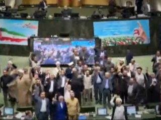 روز از نو روزی از نو ؛ فریاد های مرگ بر آمریکا و مرگ بر اسرائیل در مجلس ایران