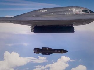 وزارت دفاع آمریکا تصاویر واقعی نحوه عملکرد بمب‌های «سنگرشکن» را منتشر کرد