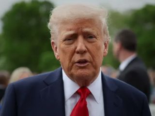 ترامپ: هیچ کمک ۳۰ میلیارد دلاری به ایران در کار نیست ،کدام رسانه دروغ‌گو این مزخرف را منتشر کرده؟