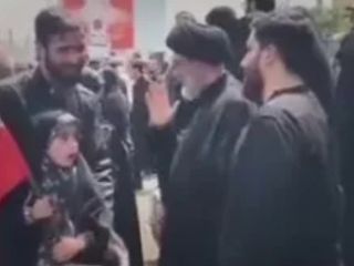 فارس نیوز یک آخوند را به جای مجتبی خامنه‌ای در مراسم تشییع جنازه فرماندهان نظامی جا زد