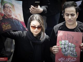 (تصاویر) حواشی تشییع فرماندهان سپاه در تهران