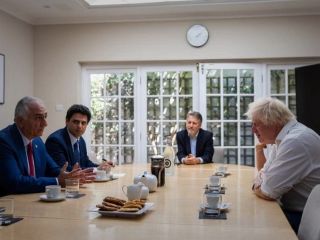 دیدار شاهزاده رضا پهلوی با بوریس جانسون در لندن؛ توافق بر لزوم پایان جمهوری اسلامی