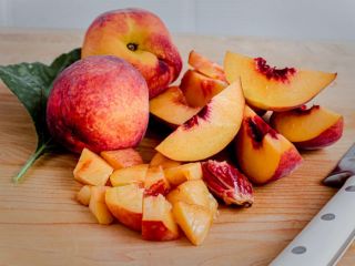 هلو به سلامت چشم کمک می‌کند