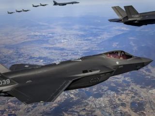 آسمان ایران که دیگر امروز نه در اختیار مردم است و نه در اختیار حاکمیت ضعیف آن