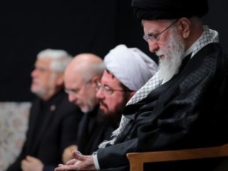 واکنش‌ها به حضور خامنه‌ای در انظار عمومی؛ «تلاش برای احیای مشروعیت ازدست‌رفته»