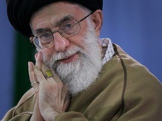 مشغولیت این روزهای اصلاح طلبان؛شعر ساختن از بیرون آمدن خامنه ای از پناهگاه