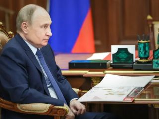 دیدار اعلام نشده علی لاریجانی با ولادیمیر پوتین در کرملین