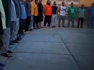 همخوانی ترانه ای ایران ایران در حیاط زندان بزرگ تهران