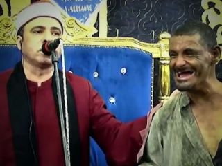 (ویدیو) واکنش سنجیده قاری قرآن به حال عجیب مرد: درسی از انسانیت و درایت