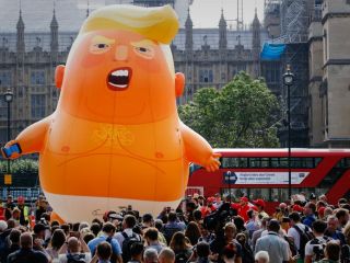 (ویدیو) خودنمایی بادکنک مشهور «بچه ترامپ» بار دیگر در آسمان لندن؟