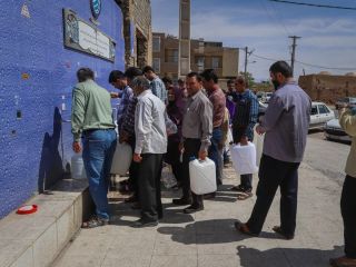 ۴۶ سال پس از وعده آب و برق مجانی؛  تعطیلی ۲۳ استان به دلیل بحران انرژی