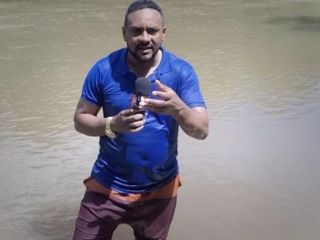 (ویدیو) خبرنگار حین پوشش خبری با جسد دختر گمشده مواجه شد