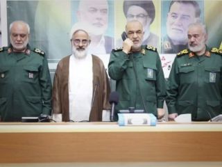 اتهام مبهم نماینده خامنه‌ای در سپاه علیه برخی همسایگان ایران