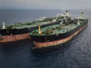 کامیون‌های دلار در راه تهران؛ تاجر عراقی-بریتانیایی چگونه نفت تحریمی ایران را به غربی‌ها فروخت؟