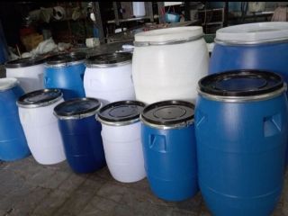 فاجعه بی‌آبی در تهران به روایت یک ویدیو: صف‌ برای خرید دبه در مولوی!