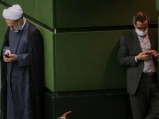 استفاده از موبایل در صحن مجلس شورای اسلامی در پی جنگ ۱۲ روزه ممنوع شد