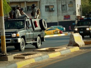 یورش نیروهای حشد الشعبی به یک ساختمان دولتی در بغداد؛ یک پلیس کشته و ۱۴ نفر بازداشت شدند