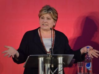 نماینده پارلمان بریتانیا: باید در برابر تهدیدهای جمهوری اسلامی علیه شهروندانمان بایستیم