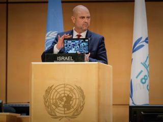 صفحه رسمی وزارت امور خارجه اسرائیل: قسم حضرت عباس را باور کنیم یا دم خروس را؟