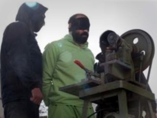 واکنش‌ها به قطع انگشتان ۳ زندانی در ارومیه: دزدانی مانند پسران‌ شمخانی‌ مشغول غارت ایران هستند