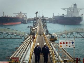 یک روز بعد از تحریم «غول قاچاق نفت ایران»؛ جزئیاتی از خرید مخفیانه نفت جمهوری اسلامی توسط چین